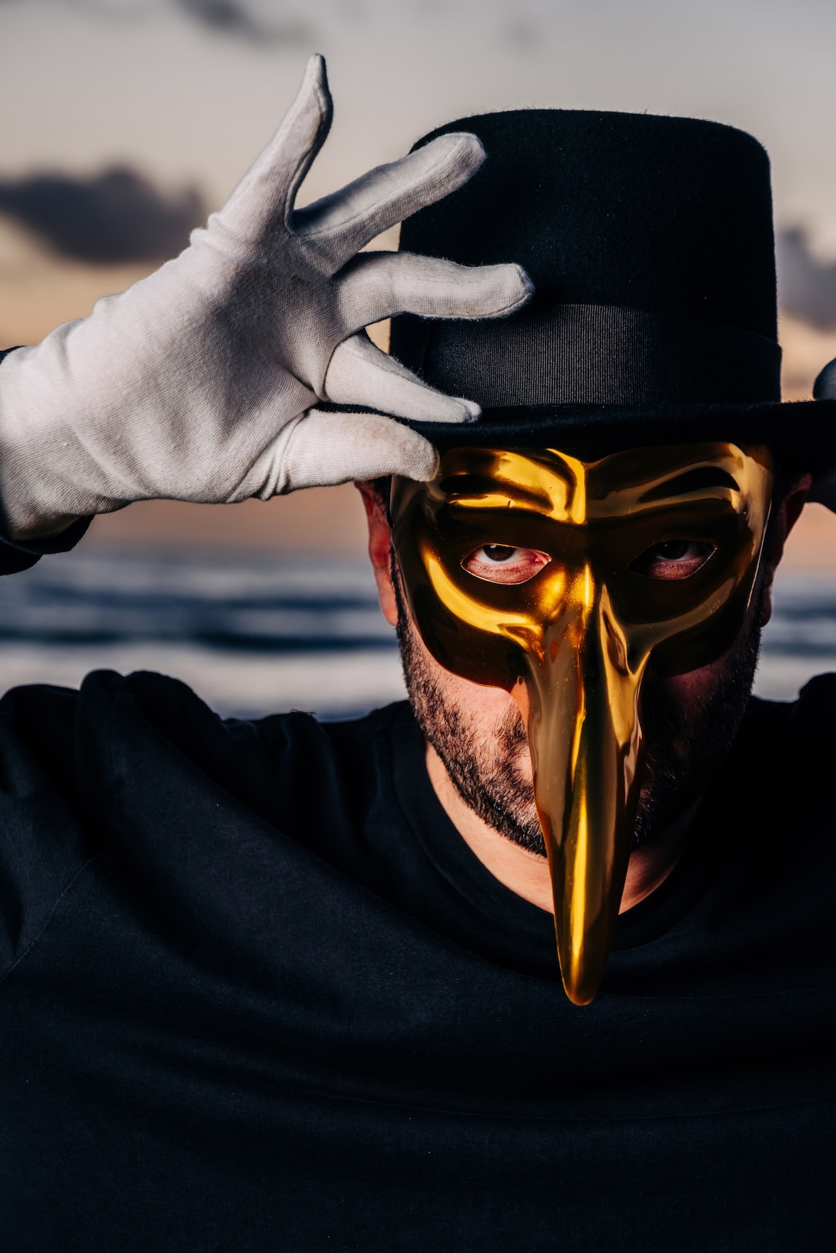 Claptone pose ses masques au Chinois Ibiza pour l’été 2025