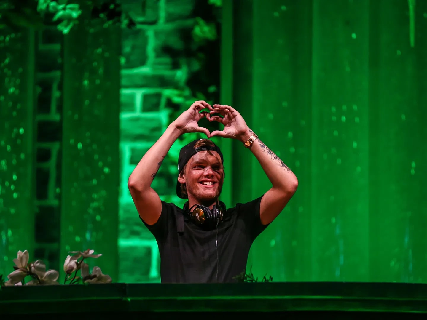 Tomorrowland rend un hommage immersif et inédit à Avicii