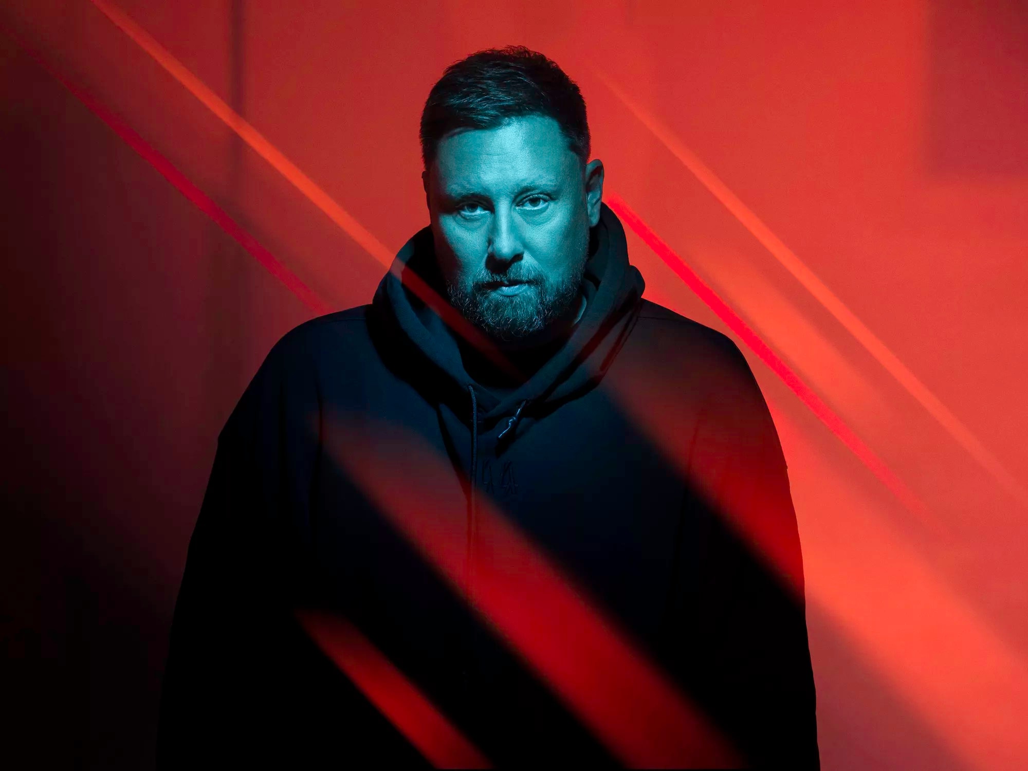UMEK célèbre 30 ans de carrière avec une 300e sortie percutante