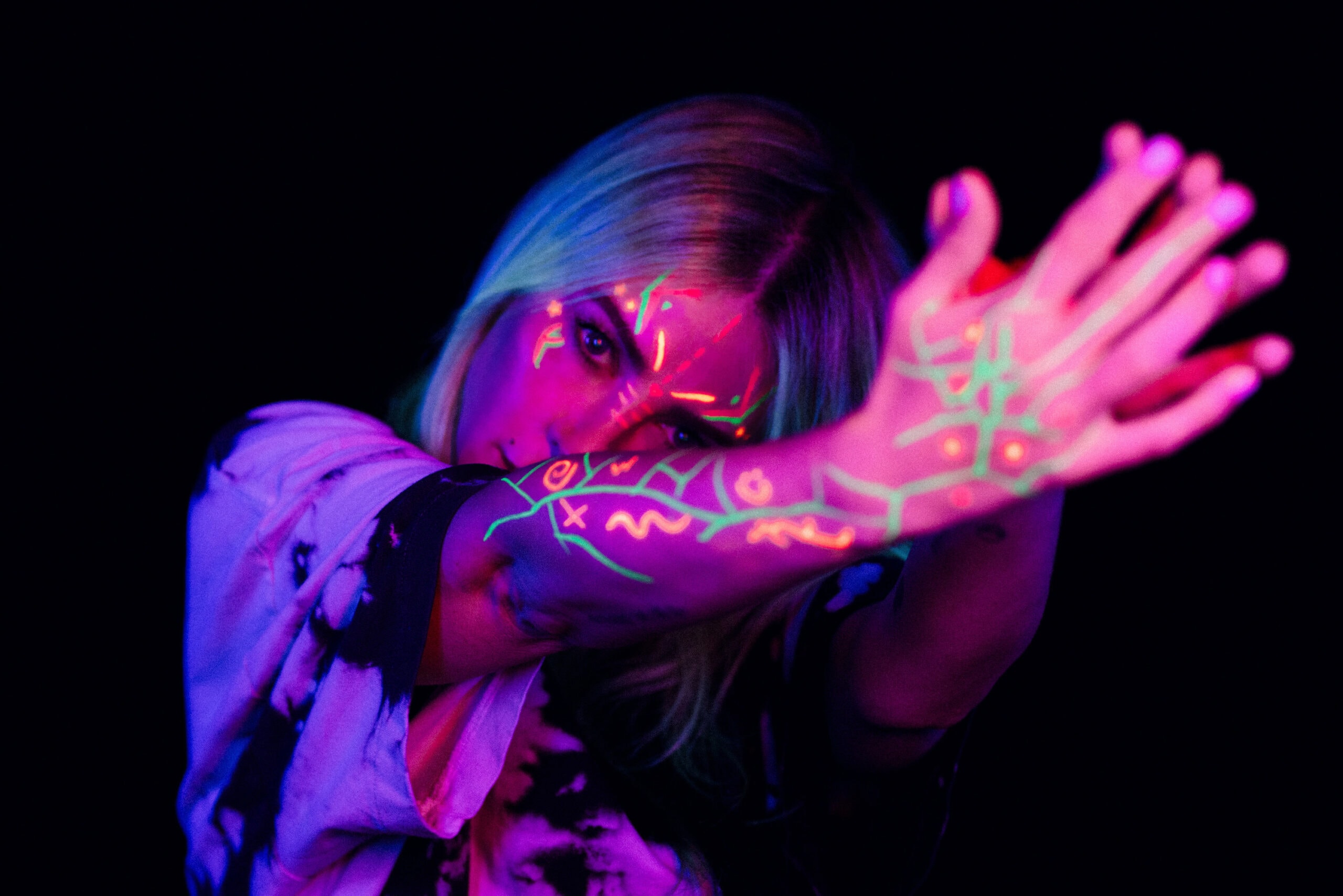 Alison Wonderland lance sa marque de cosmétiques