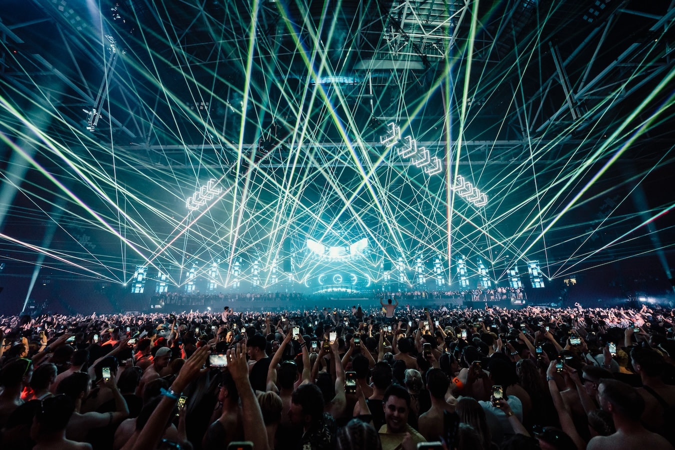 Verknipt à l’ADE 2025 : deux événements hard techno majeurs